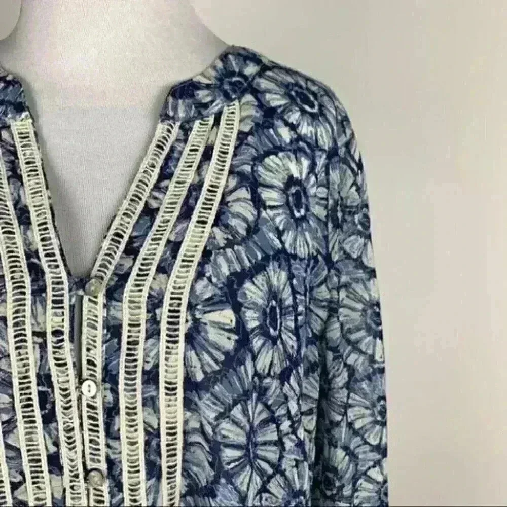 Multiples top sz XL white blue floral tab sleeve